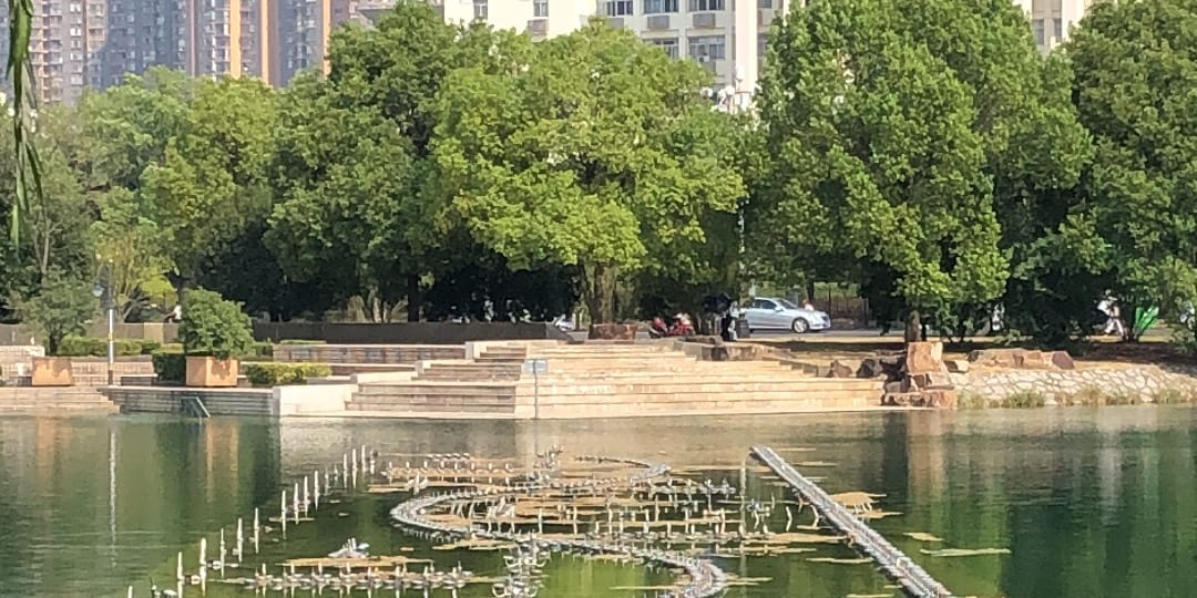 黄石市政广场音乐喷泉 · 湖面喷泉阵列实拍